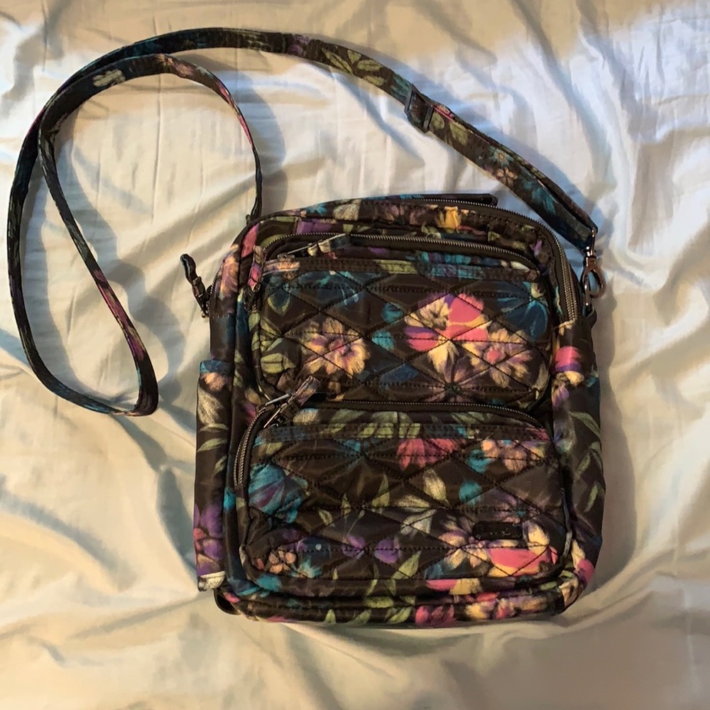Lug Compass Crossbody Bay